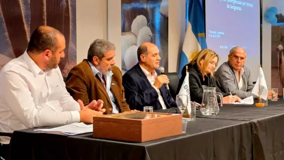 101014-salta-participo-en-el-taller-internacional-de-manejo-de-langostas