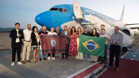 105690-salta-dio-la-bienvenida-al-primer-vuelo-directo-desde-florianopolis