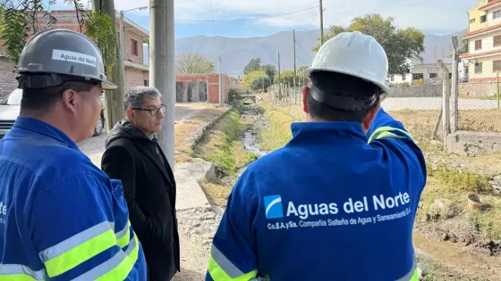 102443-aguas-del-norte-ejecuto-tareas-en-ampliacion-villa-juanita-para-evitar-desbordes-en-el-sistema-de-cloaca