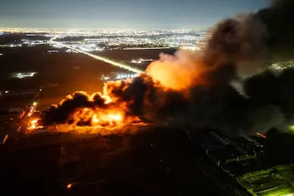 vista-desde-un-drone-del-incendio-en-un-parque-BD63YXFICNAGLKUGOWIT2XPRMU