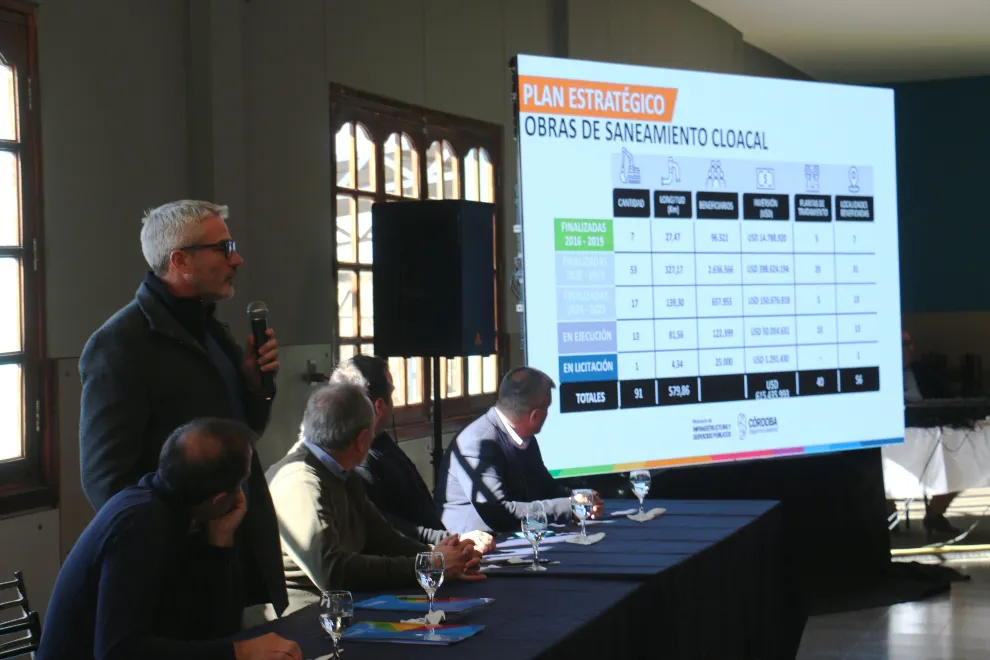 Foto-Nota-Rio-Cuarto-La-Provincia-ejecutara-obras-de-saneamiento-cloacal-para-dos-barrios-6