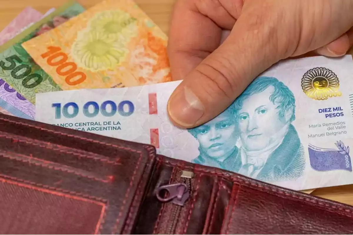 pesos-salarios-inflacion-paritarias_1200_800