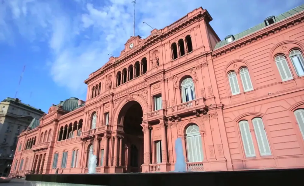 CasaRosadaBienvenida_001-cropped