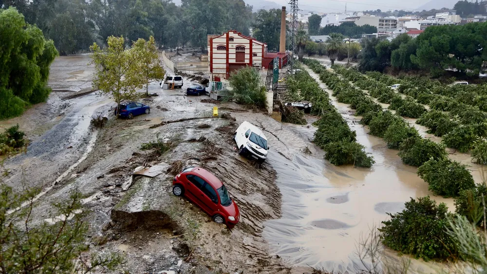 coches-destrozados-paso-dana-30-octubre-2024-malaga-andalucia-espana-dana-hace-estragos-provincia-malaga-30-octubre-2024-alex-zea-europa-press-3010202_98