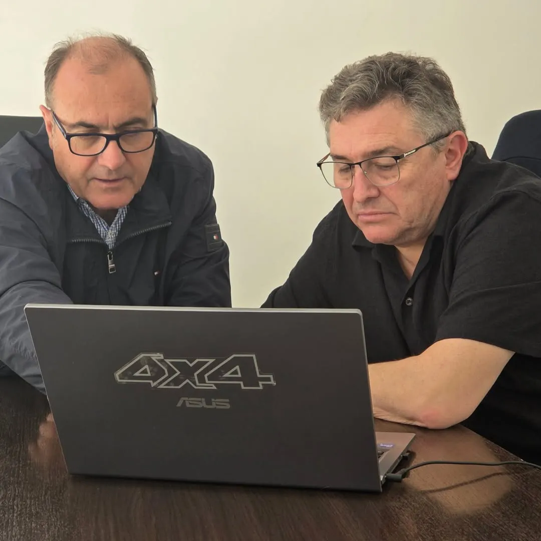 Recibimos en la Sede de Gobierno al Ing. Guillermo Jelinski, asesor externo en temas hídricos del BID; a ... programa CR-70; y a Mariano Rossi, CEO del Grupo Clurb. Durante el encuentro analizamos los puntos críticos de la local