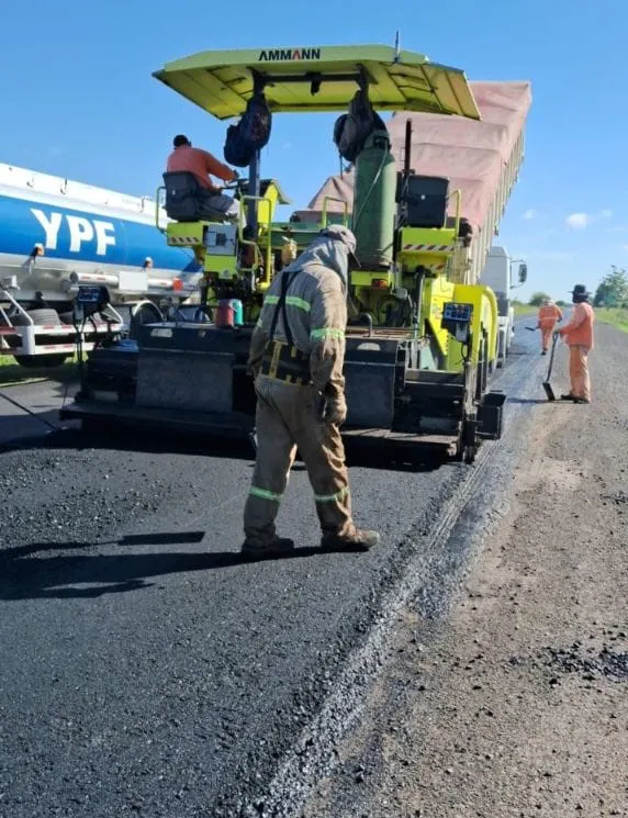 rn_11_santa_fe._los_trayectos_repavimentados_una_vez_fraguado_el_material_de_concreto_asfaltico_en_caliente_quedan_liberados_al_transito_con_una_demarcacion_horizontal_provisoria
