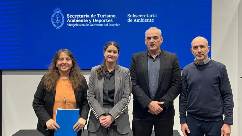 1755790528_601fd23e19e9775bd382