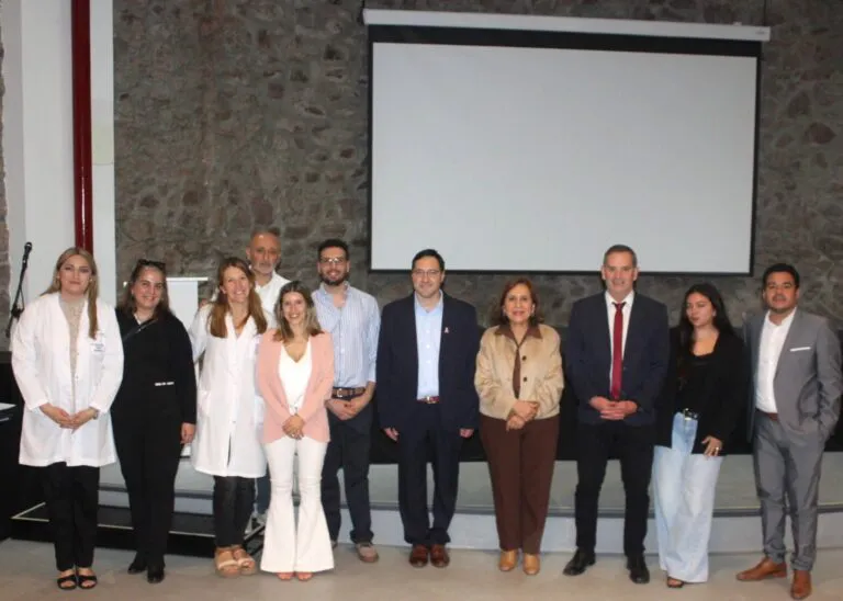 saludservicio0-768x548