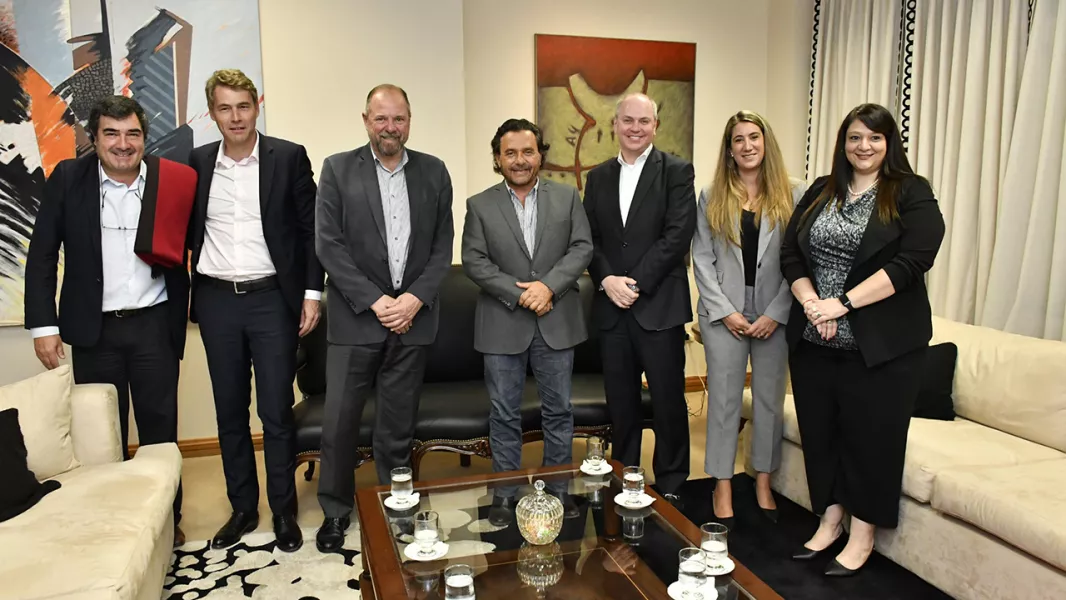 12276-el-gobernador-saenz-se-reunio-con-directivos-de-la-minera-eramine-sudamerica