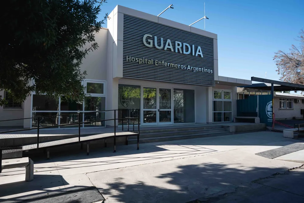 Guardia-Hospital-Enfermeros-Argentinos-scaled