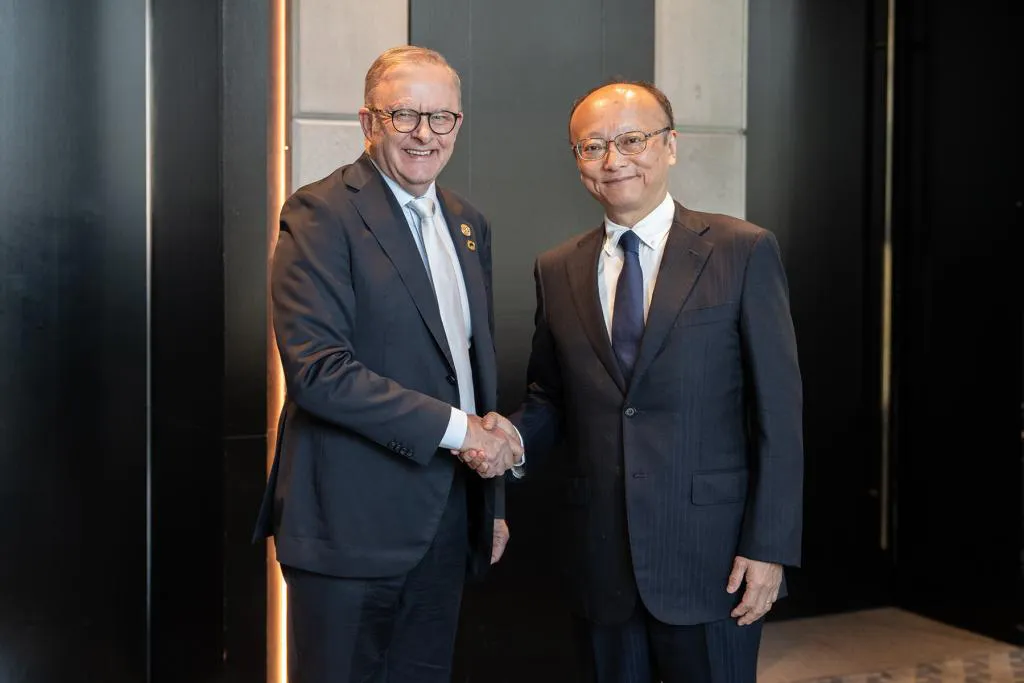 869541-adb-2005-phi-ets01834-1