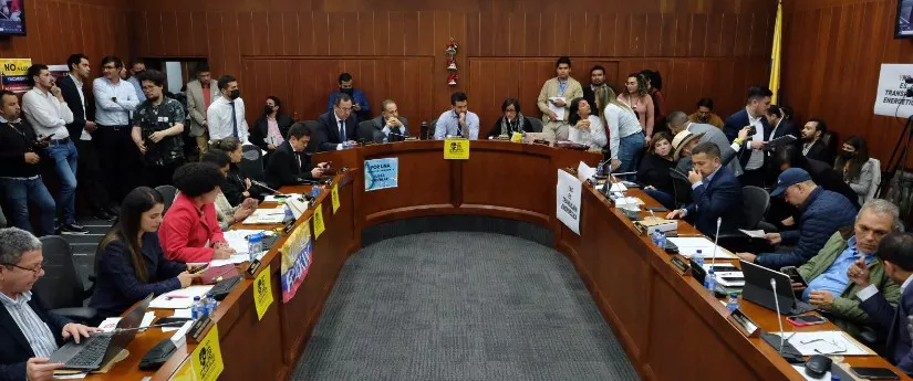 Proyecto-que-prohibe-el-Fracking-pasa-con-lesiones-primera-prueba-en-el-Senado-1