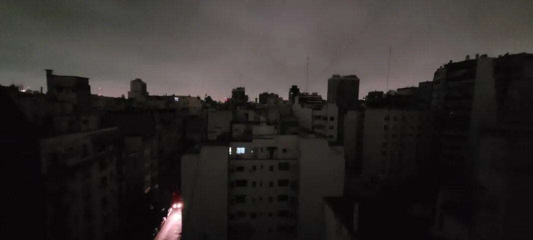 apagon-masivo-amba-domingo-julio-2025.jpg-1068x481