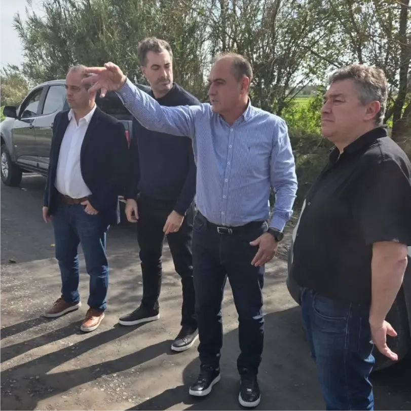 Recibimos en la Sede de Gobierno al Ing. Guillermo Jelinski, asesor externo en temas hídricos del BID; a ... programa CR-70; y a Mariano Rossi, CEO del Grupo Clurb