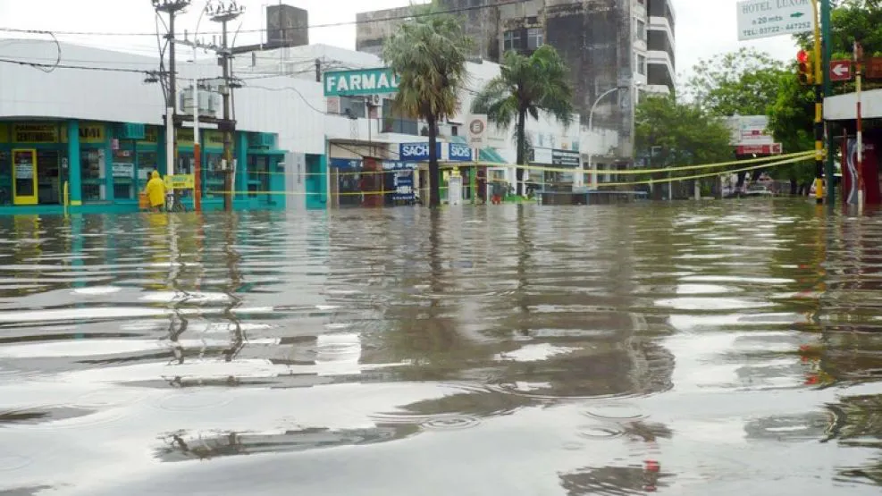 el-centro-de-resistencia-es-un-espejo-de-agua-1124-g1