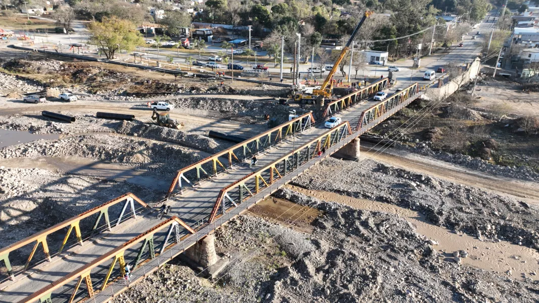 18845-inicio-la-construccion-del-primer-puente-sobre-rio-vaqueros-el-gobernador-recorrio-las-obras