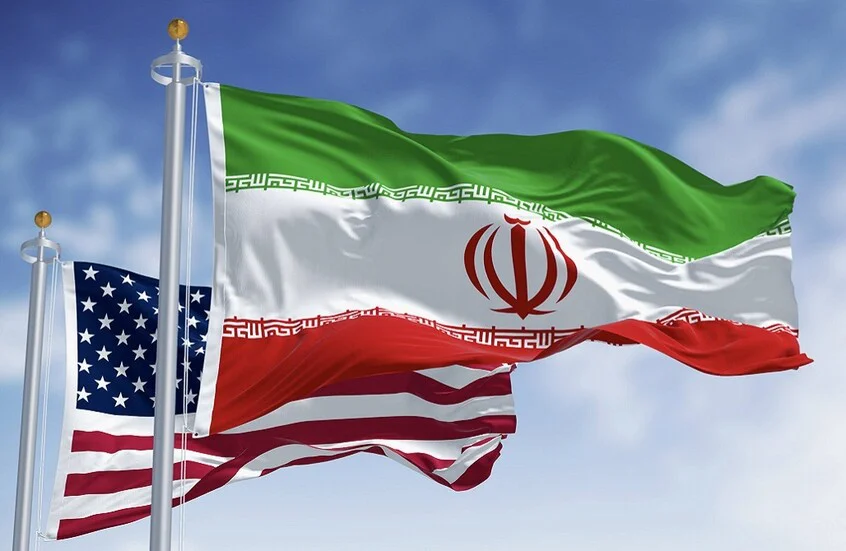 Banderas-de-EEUU-e-Iran