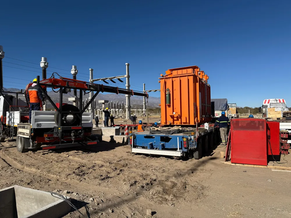llego_el_nuevo_transformador_que_aumentara_la_potencia_electrica_de_santa_maria_1