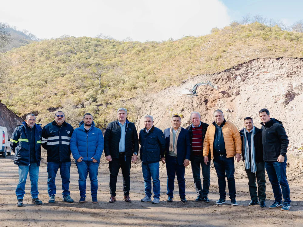 con_fondos_provinciales_continuan_los_trabajos_para_finalizar_la_pavimentacion_de_la_ruta_1