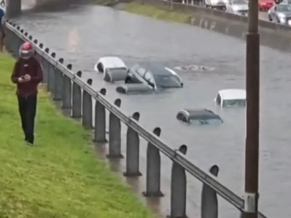 rk64b6kNJ_2000x1500__1