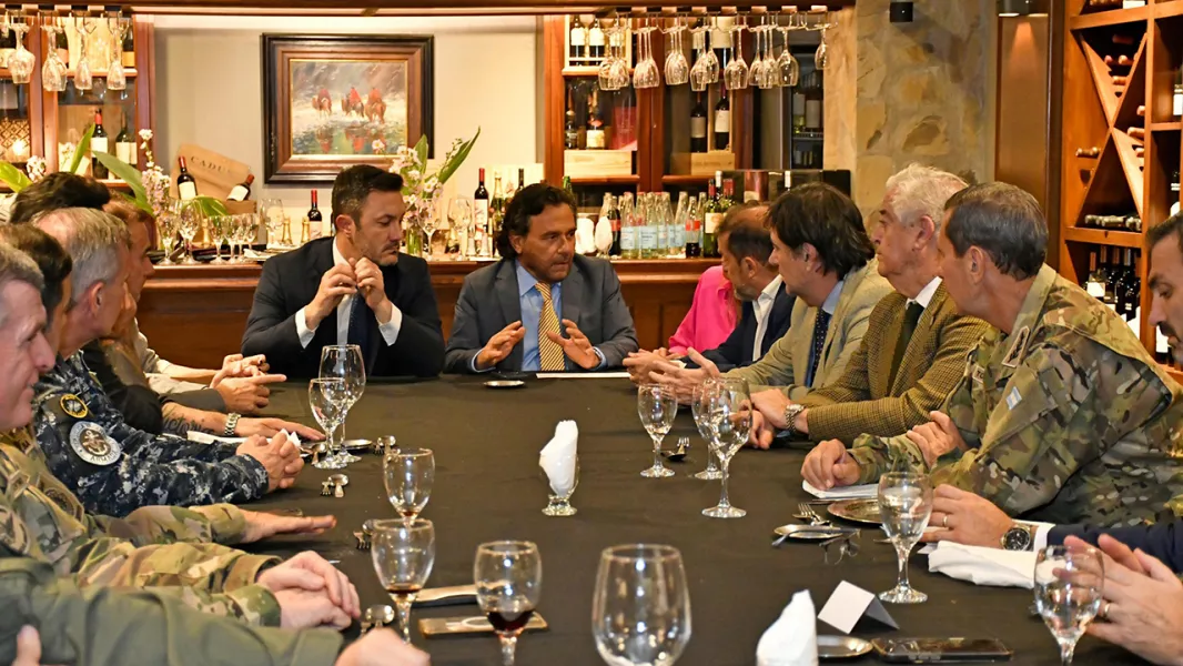 17408-por-la-operacion-roca-en-la-frontera-norte-se-reunieron-el-gobernador-de-salta-y-el-ministro-de-defensa-de-nacion