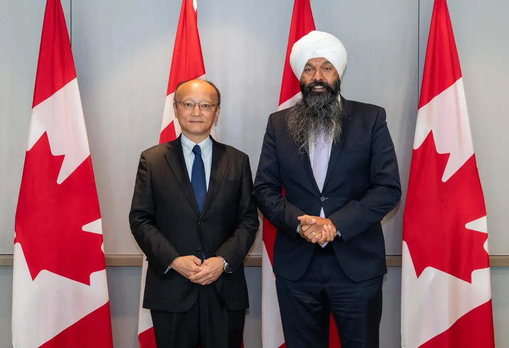 880921-adb-2005-phi-ets04319-1